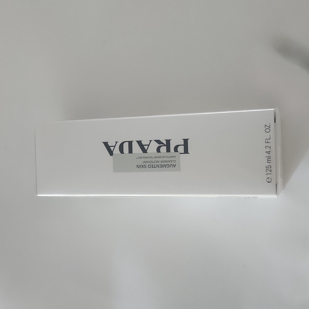 Prada Augmented skin cleanser